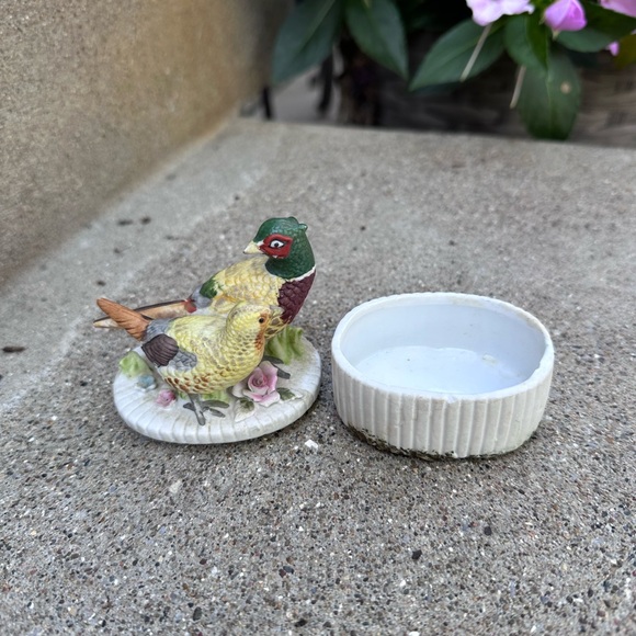 Vintage ceramic trinket box pheasants - Picture 2 of 5